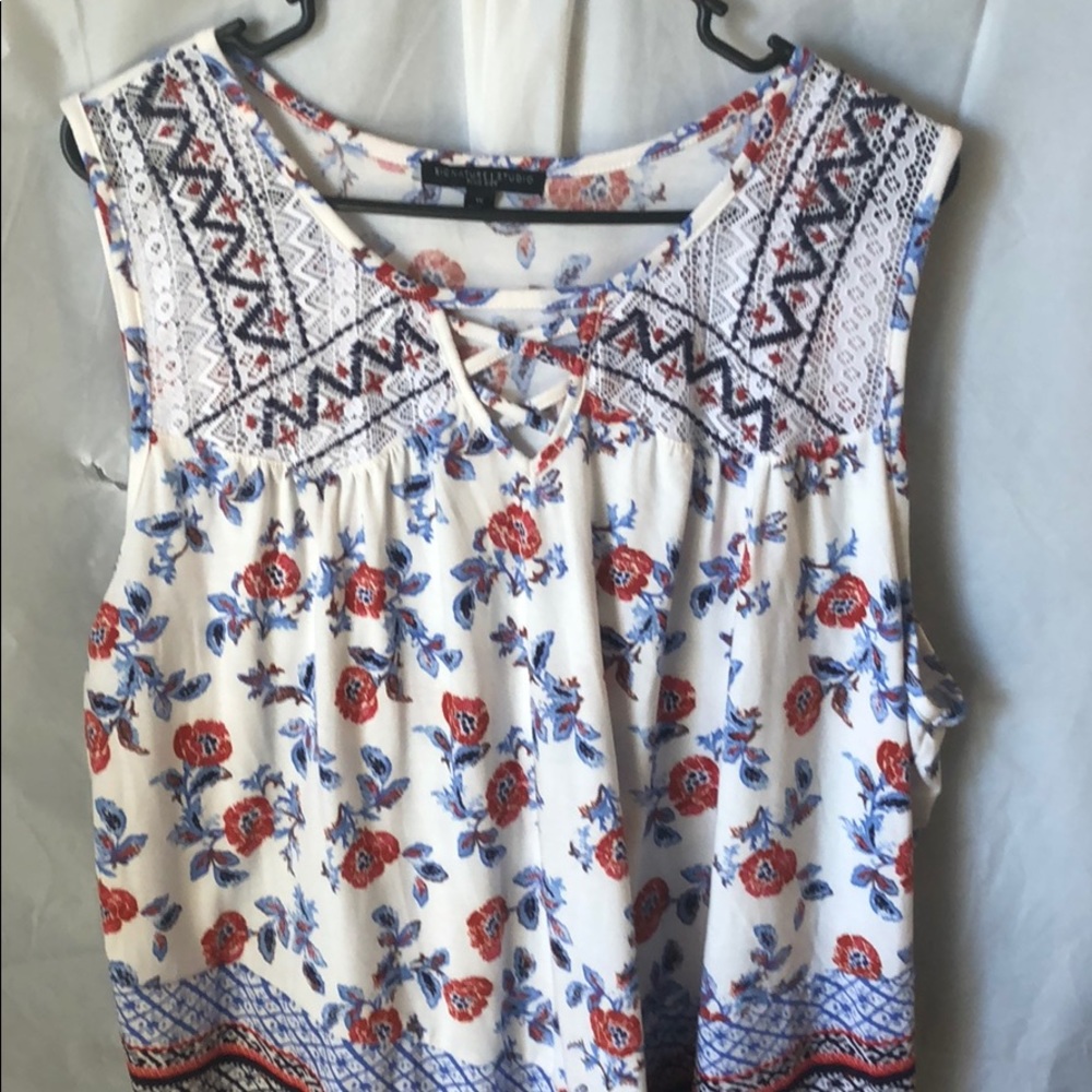 Women’s Signature Studio top